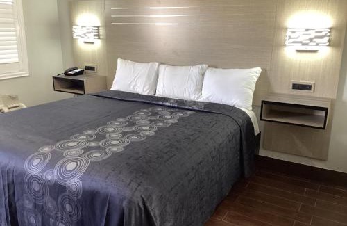 Ontario Hotel | Mayfair Inn Onratio Airport