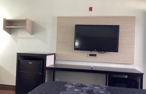 Ontario Hotel | Mayfair Inn Onratio Airport