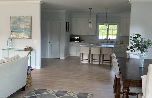 Bonnet Shores House | Maywood Bonnet Rails