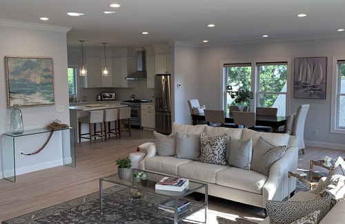 Bonnet Shores House | Maywood Bonnet Rails