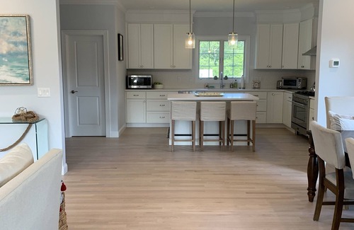 Bonnet Shores House | Maywood Bonnet Rails