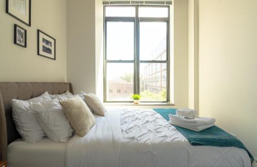 Near South Side Apartment | McCormick Place Modern 2BR Loft in Downtown Chicago Michigan Avenue with Optional Parking Near Soldier Field