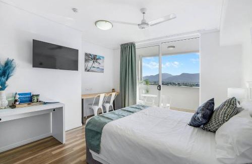 Cairns Central Business District Apartment | 'McLeod Corner' Resort-style Adjacent Apartments
