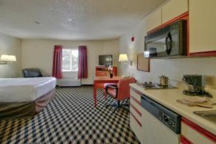 Northeast Colorado Springs Hotel | MCM Elegante Suites