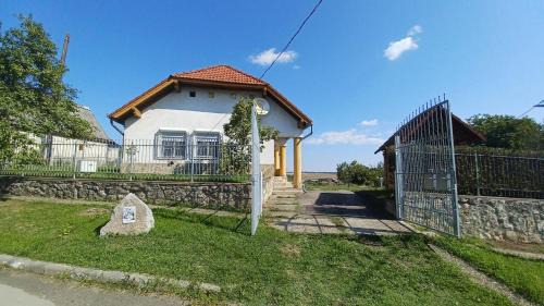 Magyarhertelend House | Mecseki Farkasvár