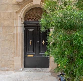 Senglea House | Medieval Knights house GF with Seaview at the Three Cities Marina