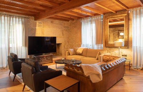 Portas Villa | Medieval manor among vineyards for 12 guests. Large gazebo with barbecue and garden