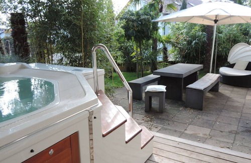 Kressbronn Apartment | Mediterranean Villa No: 2 with private whirlpool - 3 minutes to the beach