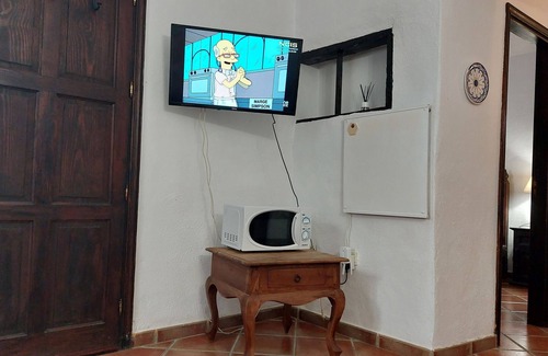 El Guincho Apartment | Mediterranean holiday home with small patio-terrace