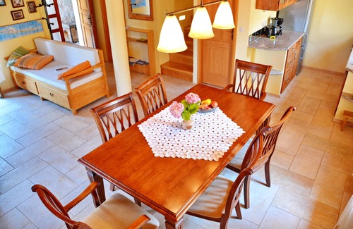 Vrisnik Villa | Mediterranean Villa with Pool and Game room