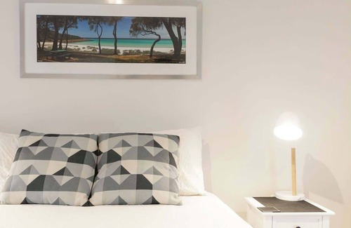 Busselton Bed & Breakfast | Meelup Bay Room - 1 @ Observatory Guesthouse