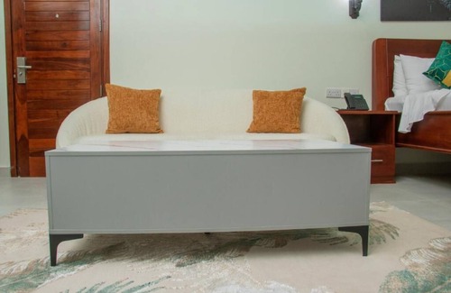 Dar es Salaam Bed & Breakfast | MEGA Lodge