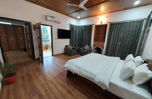 Kasauli Villa | Mehar Villa 3BHK with Private Cook, Garden, Views