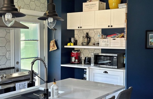 Ivry-sur-le-Lac Cottage | Melancy waterfront cottage in Sainte-Agathe Nord (Ivry-sur-le-Lac).