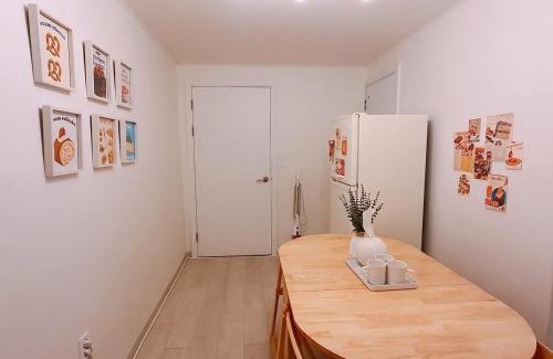 Yeonnam-dong Apartment | Melbie House - 4beds, Home Party, Game Room, Board Game, OTT