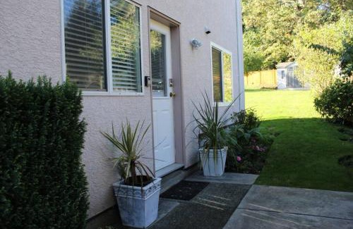 Sooke Apartment | Memory Lane Guest Suite