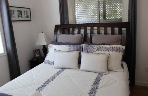 Sooke Apartment | Memory Lane Guest Suite
