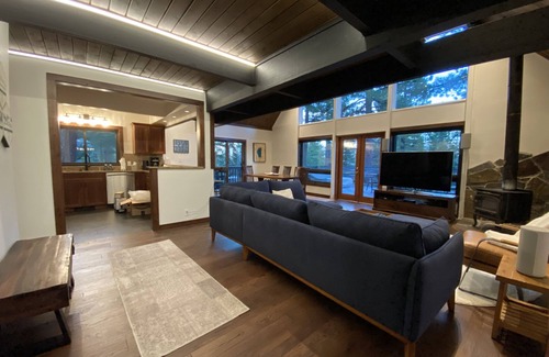 Incline Village House | Memory Making Remodeled Tahoe Cabin - Minutes to Ski Slopes and Lake