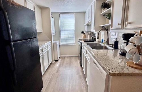 Raintree House | Memphis 8 - 2BR/1.5BA - South Lubbock