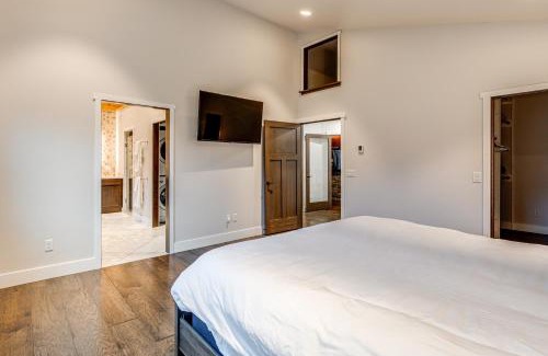 Juneau Apartment | Mendenhall Valley Escape with Furnished Deck!