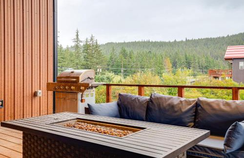 Juneau Apartment | Mendenhall Valley Escape with Furnished Deck!