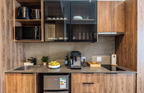 Menlyn Apartment | Menlyn Maine Luxury Studio|Free Parking|24hr Concierge|King Bed