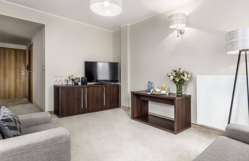 Warsaw Hotel | Mercure Wiazowna Brant