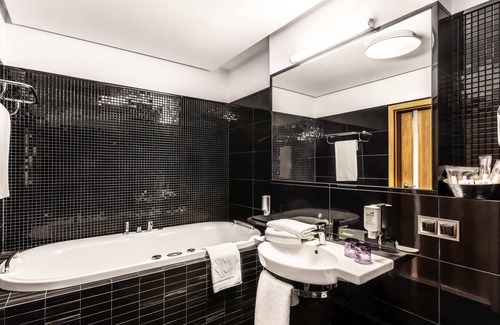 Warsaw Hotel | Mercure Wiazowna Brant