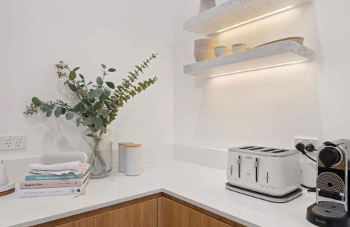 Merewether House | Merewether Beach House Retreat - A short stroll to Bar Beach