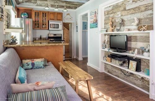 Uptown - Upper Duval House | Mermaid Cove- Family compound on Duval street. Sleeps up to 10