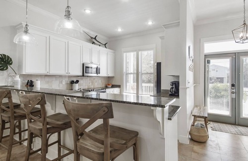 Seacrest House | Mermaids Retreat 30A 🧜🏻‍♀️ STEPS to Beach Access, Pvt Heated Pool, Gulf Views, Bikes