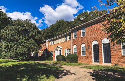 Greensboro Apartment | Merritt/Hewitt/Spring Garden Cozy 2-bedroom apartment in Greensboro with WiFi