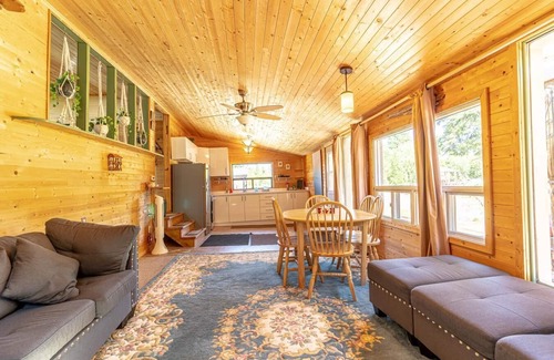 East Garafraxa Cottage | Mesmerising Cottage in Caledon