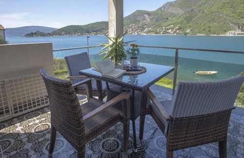 Lepetane Apartment | Mesmerizing Studio Flat near Kotor Bay in Tivat