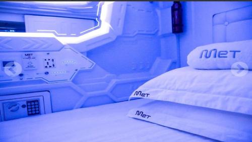 Kampong Glam Hotel | MET A Space Pod at Arab Street
