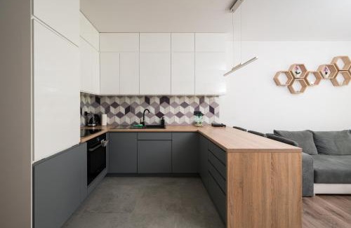 Gorce Apartment | Metro Bemowo Apartment with Garden by BookingHost