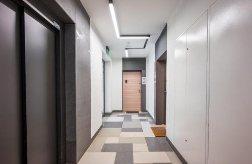 Gorce Apartment | Metro Bemowo Apartment with Garden by BookingHost
