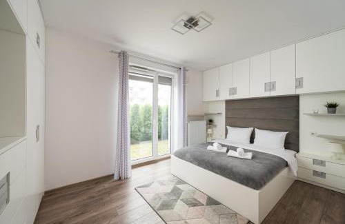 Gorce Apartment | Metro Bemowo Apartment with Garden by BookingHost