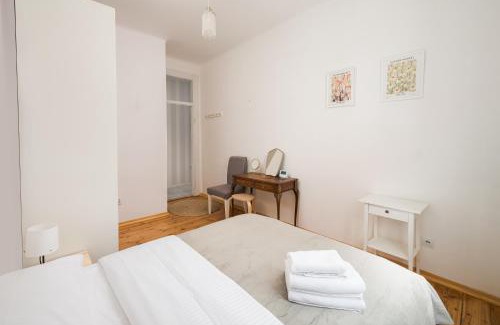 Mokotow Apartment | Metro Racławicka Charming Apartment