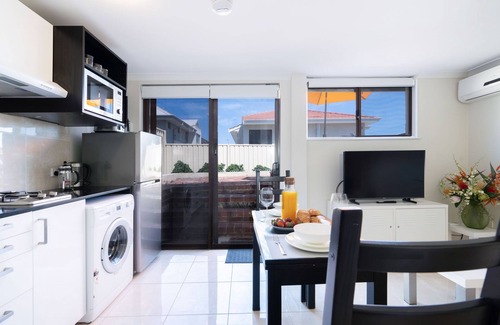 Trigg Apartment | Mettam's Magic @ Trigg Beach Studio!