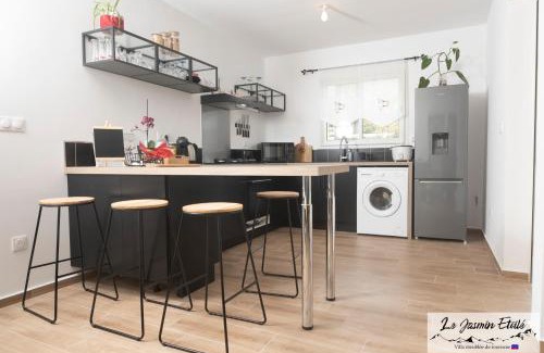 Hell-Bourg House | Meublé de tourisme " Le Jasmin Étoilé"- Hell-Bourg - SALAZIE