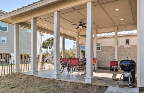 Mexico Beach House | Mexico Beach Getaway with Patio - Steps to Beach!