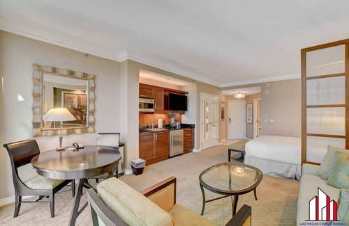 Las Vegas Condo | MGM Signature-28-719 Strip View Jacuzzi Studio