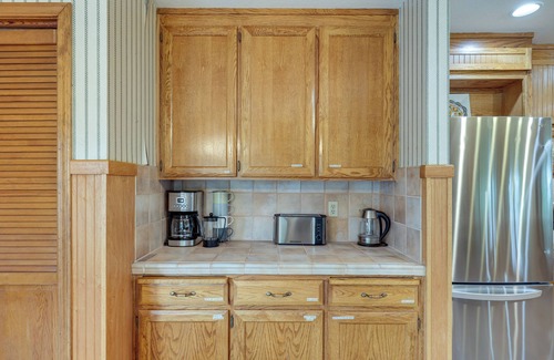 Mi-Wuk Village Cottage | Mi-wuk Village Vacation Rental w/Multi-level Deck