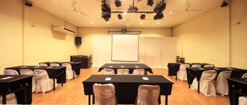 Cabanatuan Hotel | Microtel by Wyndham Cabanatuan