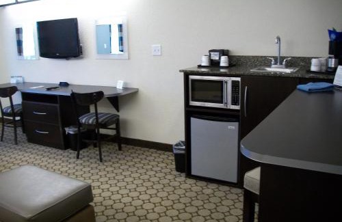 Spring Hill Hotel | Microtel Inn & Suites by Wyndham Spring Hill/Weeki Wachee