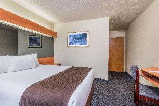 Bethel Hotel | Microtel Inn & Suites by Wyndham Bethel/Danbury