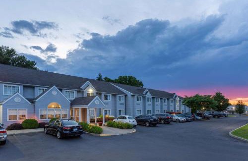 Bethel Hotel | Microtel Inn & Suites by Wyndham Bethel/Danbury