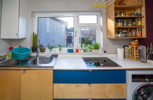 Portobello Apartment | Mid-Century Gem Steps from the Beach