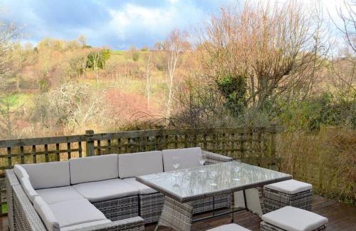 Heligan House | Middle Wicket